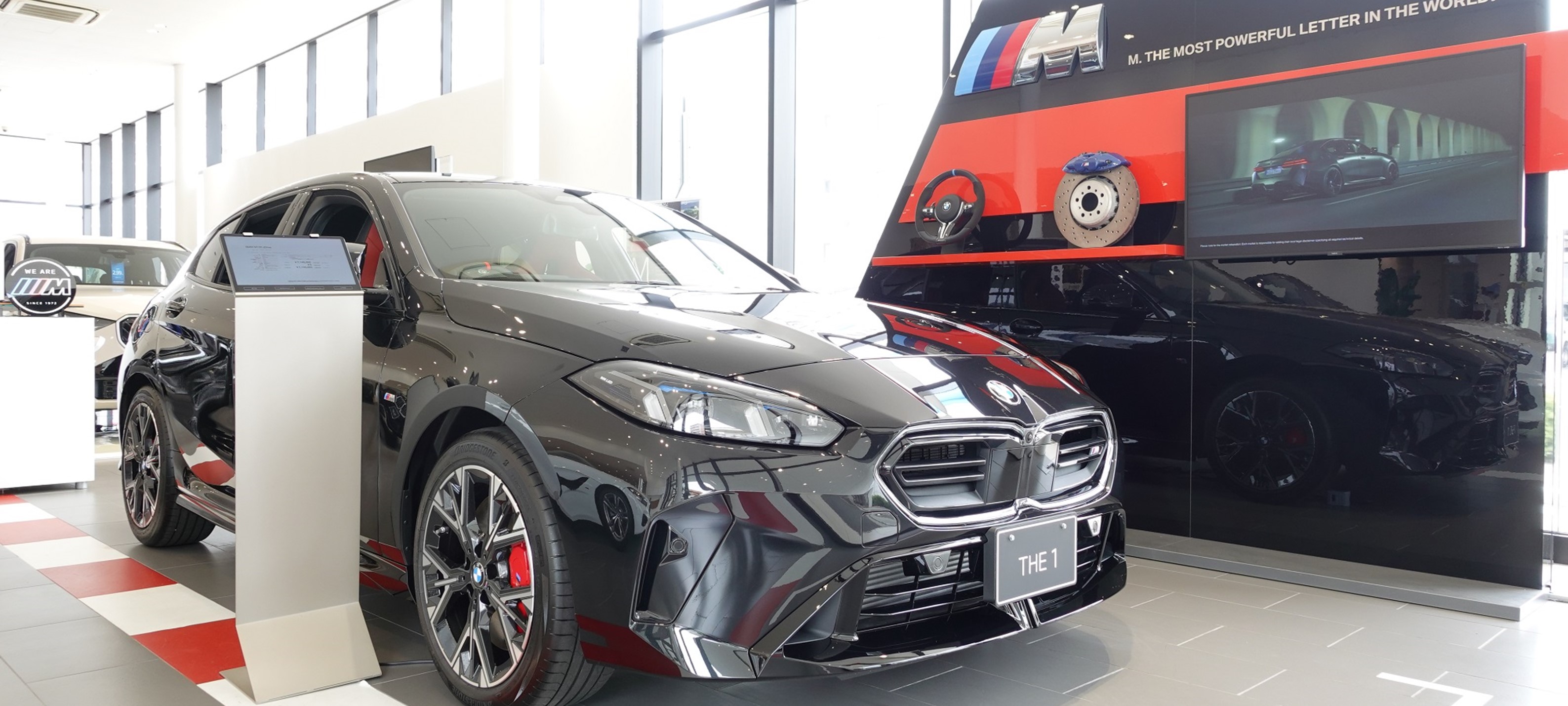Osaka BMW 城東鶴見支店ショールーム