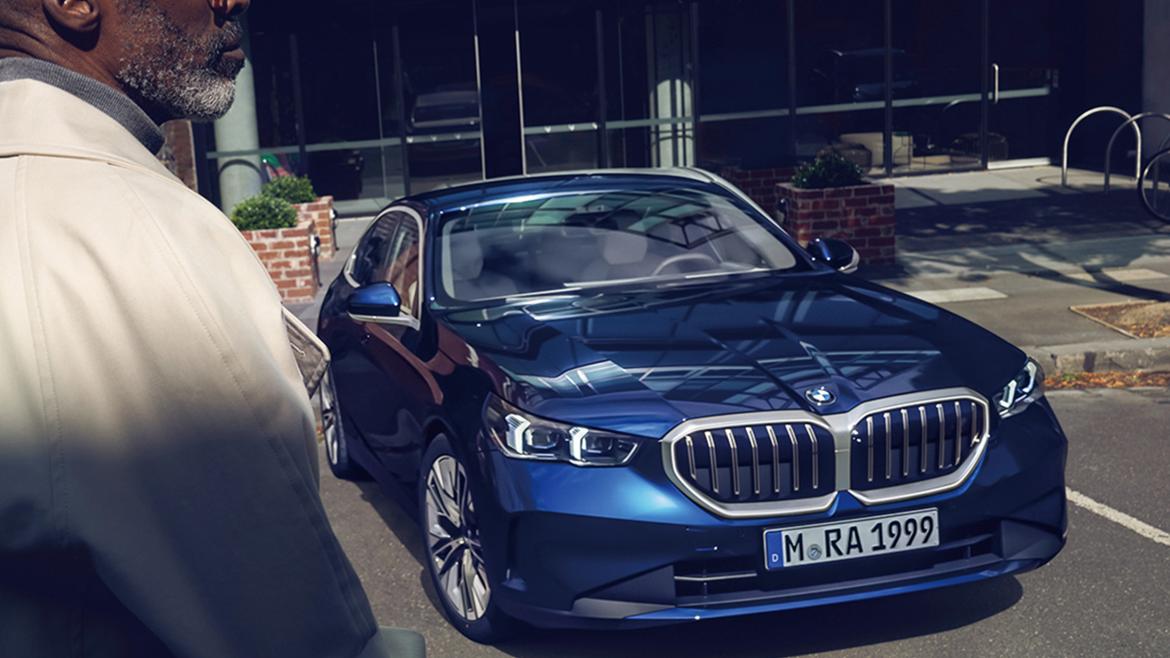 Osaka BMW】5シリーズ & X5買うならOsaka BMWへ | BMW Dealers
