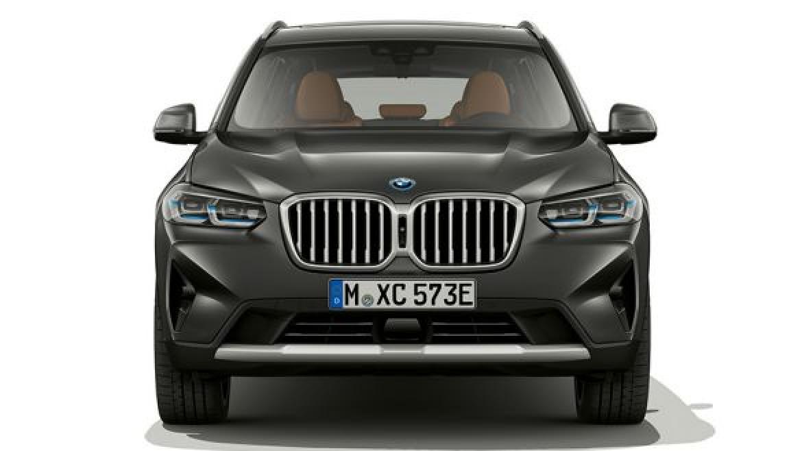 新型キドニー・グリルを備えたBMW X3のフロント・デザイン。